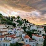 Ύδρα: Το νησί όπου ο χρόνος σταματά και η κομψότητα γίνεται τρόπος ζωής