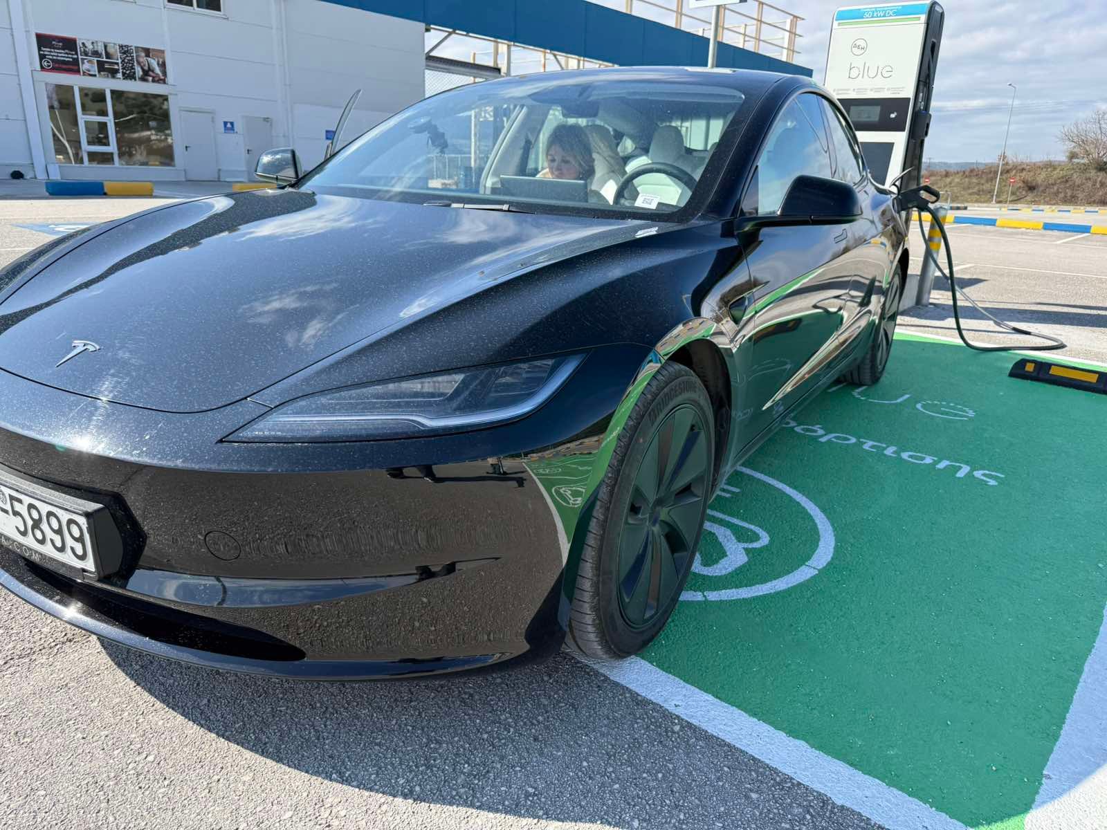 Freefall Productions x Tesla: Μια Νέα Δυνατή Συνεργασία