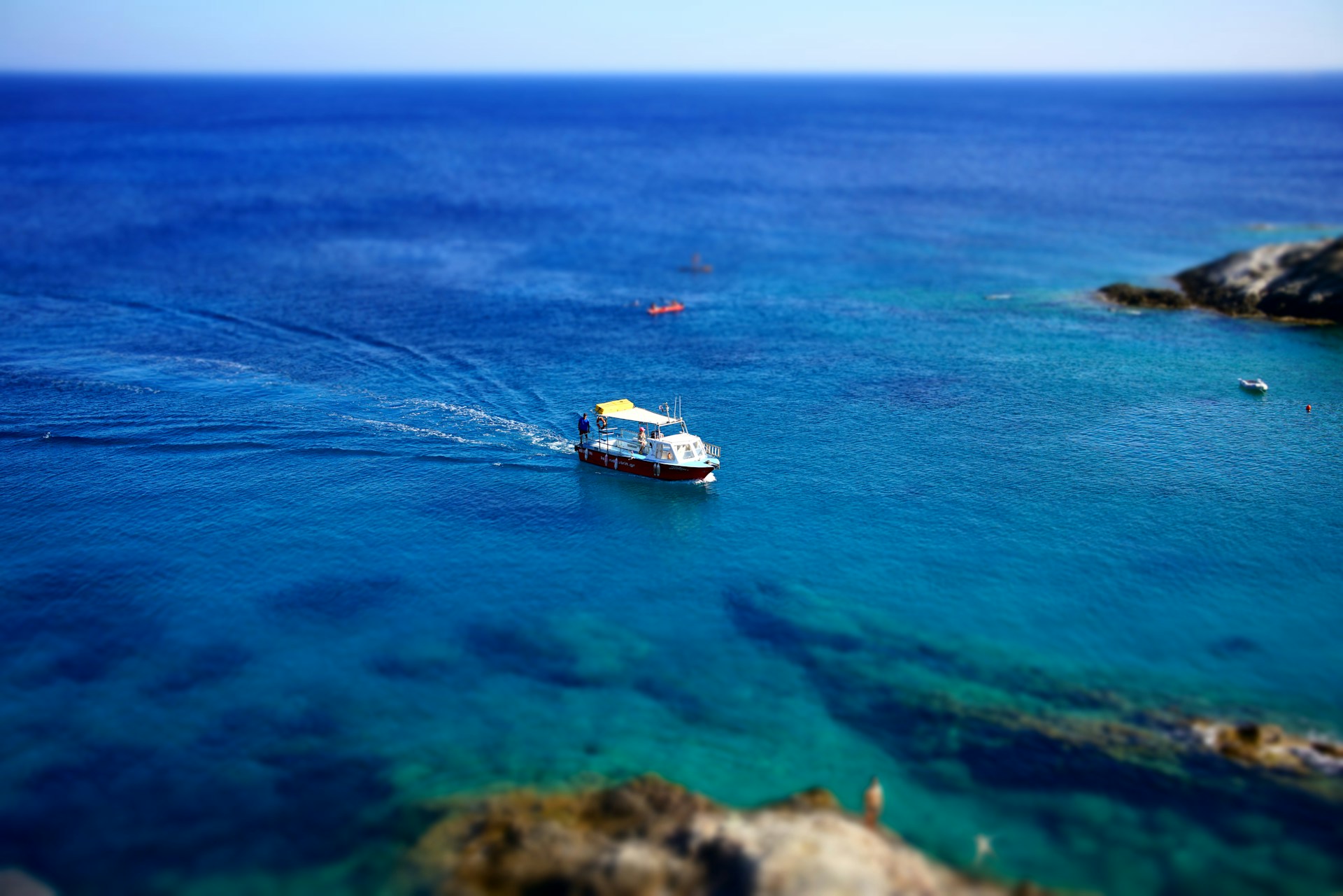 folegandros-unsplash