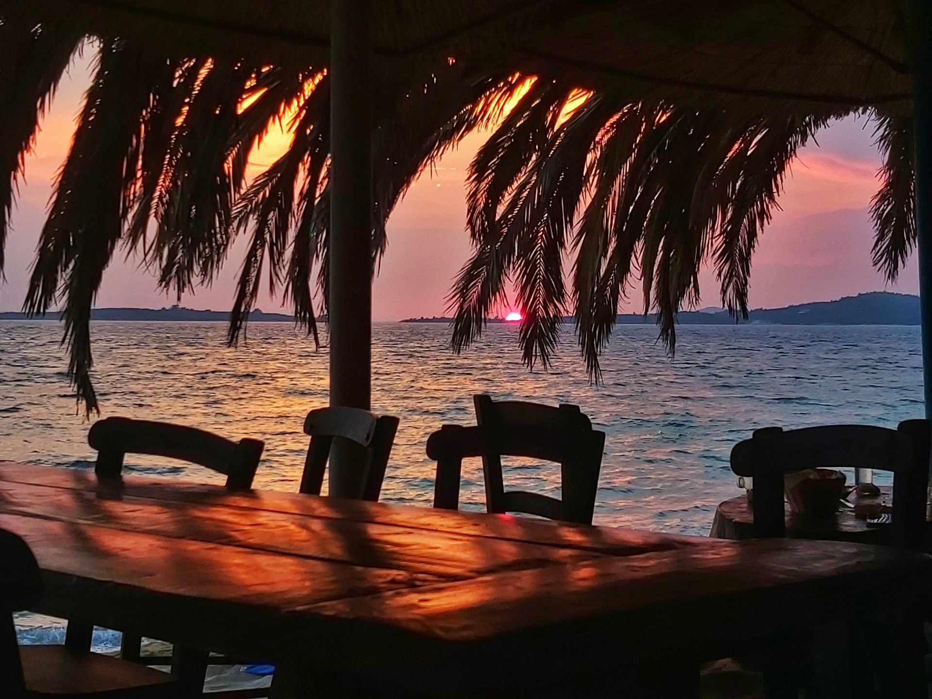 halkidiki-taverna-unsplash