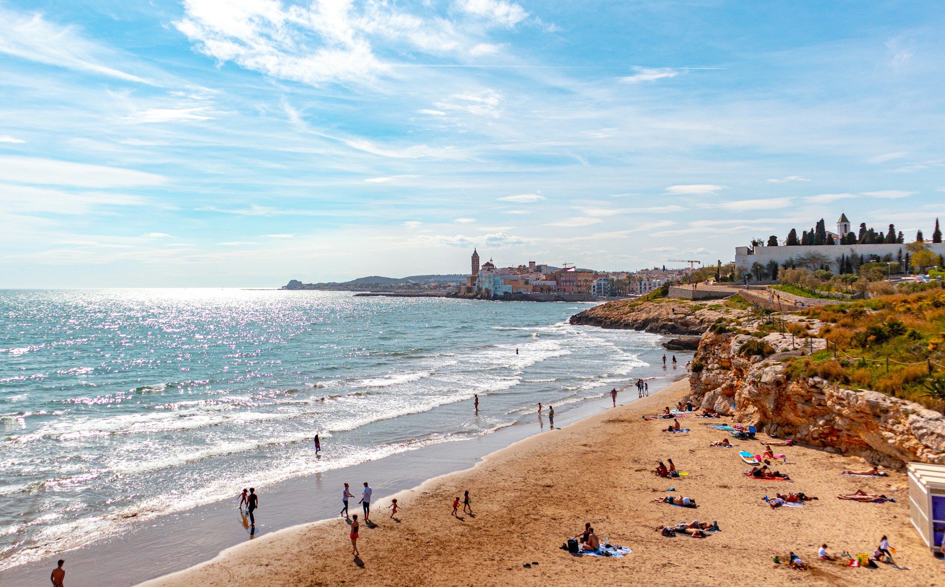 sitnges 7-unsplash