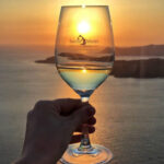 Santo Wines: Εκεί που το κρασί συναντά το ηλιοβασίλεμα της Σαντορίνης