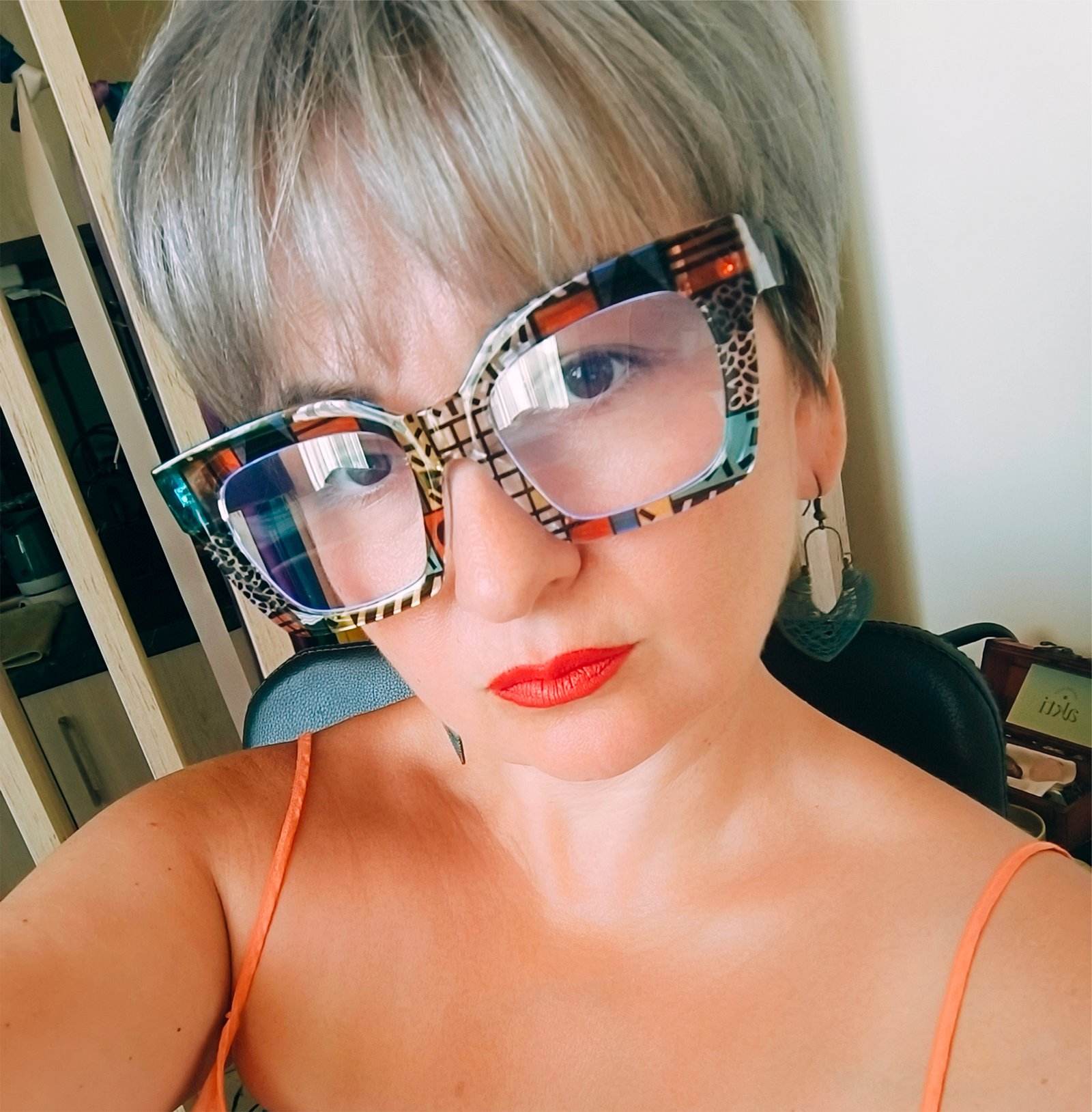 Λιάνα Λουκίδου – Μια φωνή που γεννιέται μέσα από τις λέξεις