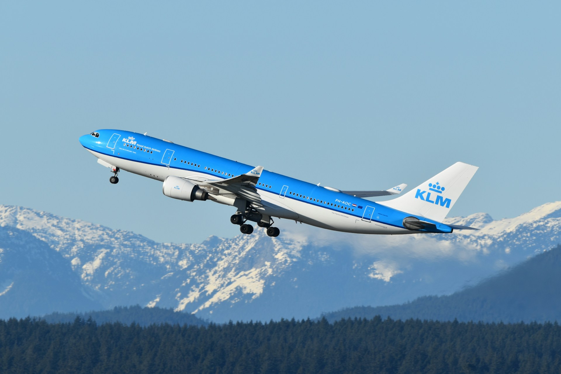 KLM_airplane-unsplash