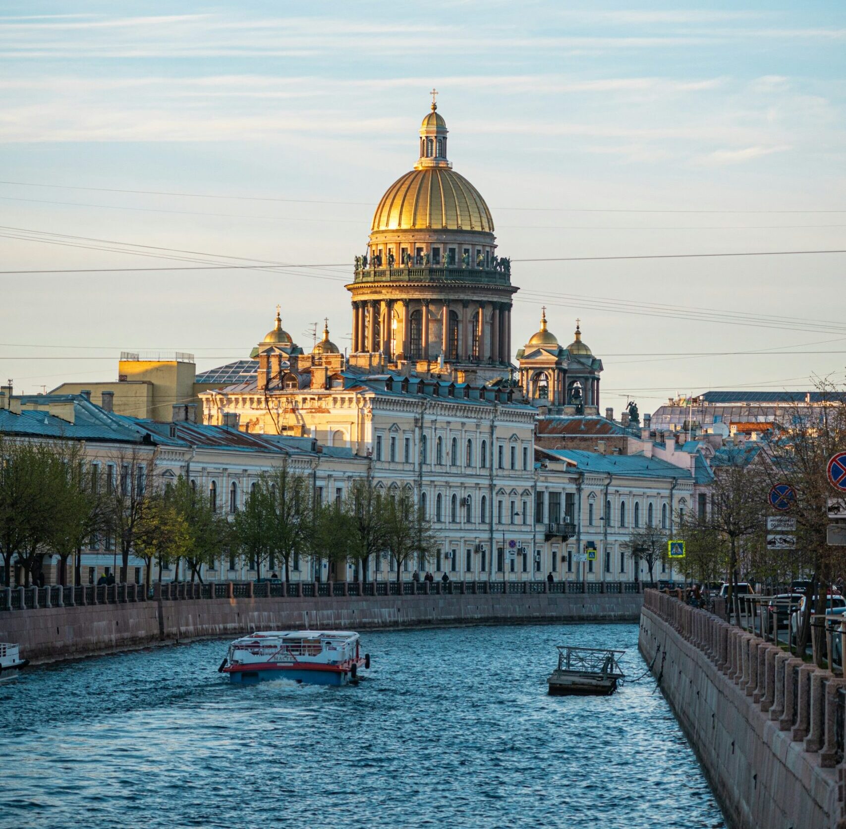 petroupoli_10_unsplash