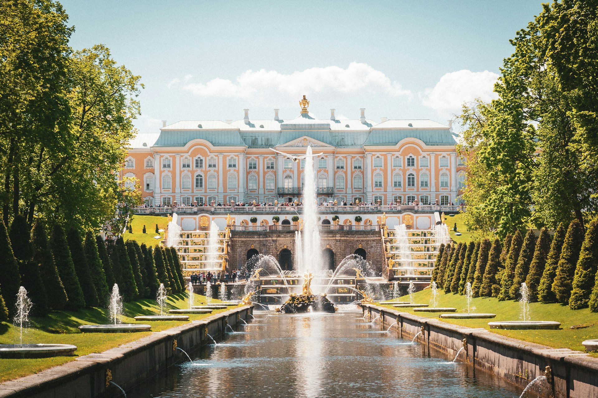 petroupoli_9_unsplash