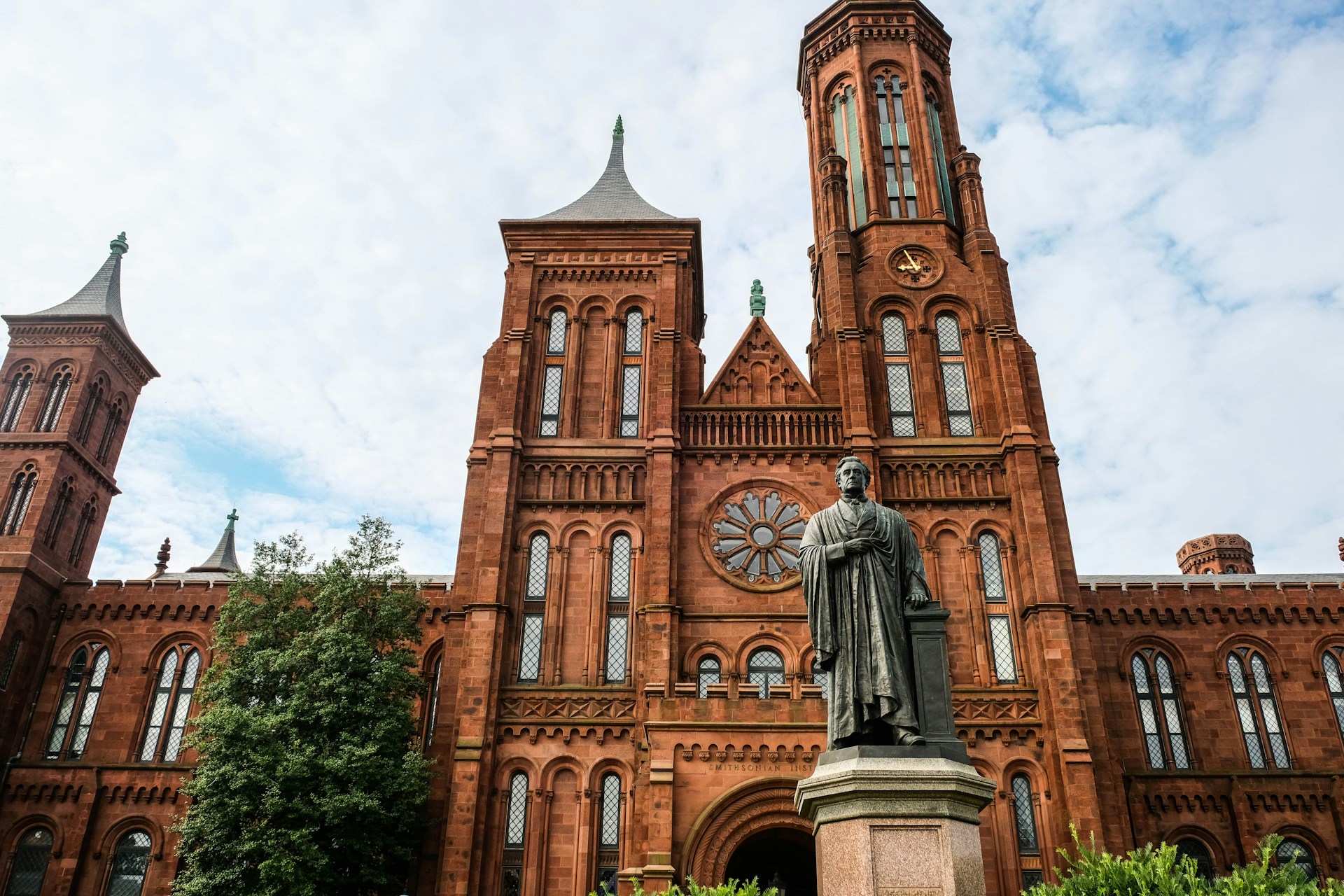 Smithsonian institution_1-unsplash