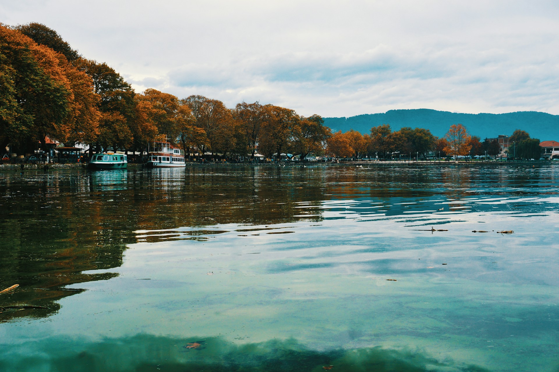 ioannina_lake-unsplash
