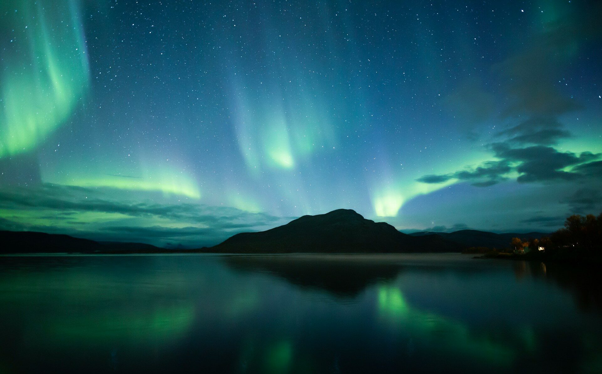 north_lights_3-unsplash