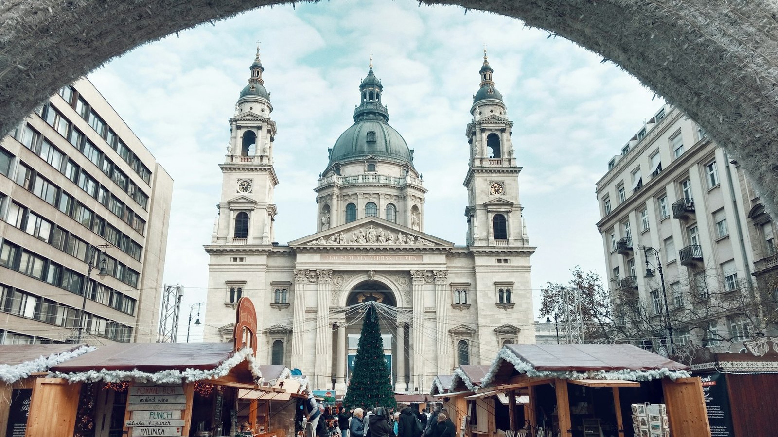 budapest_market-unsplash