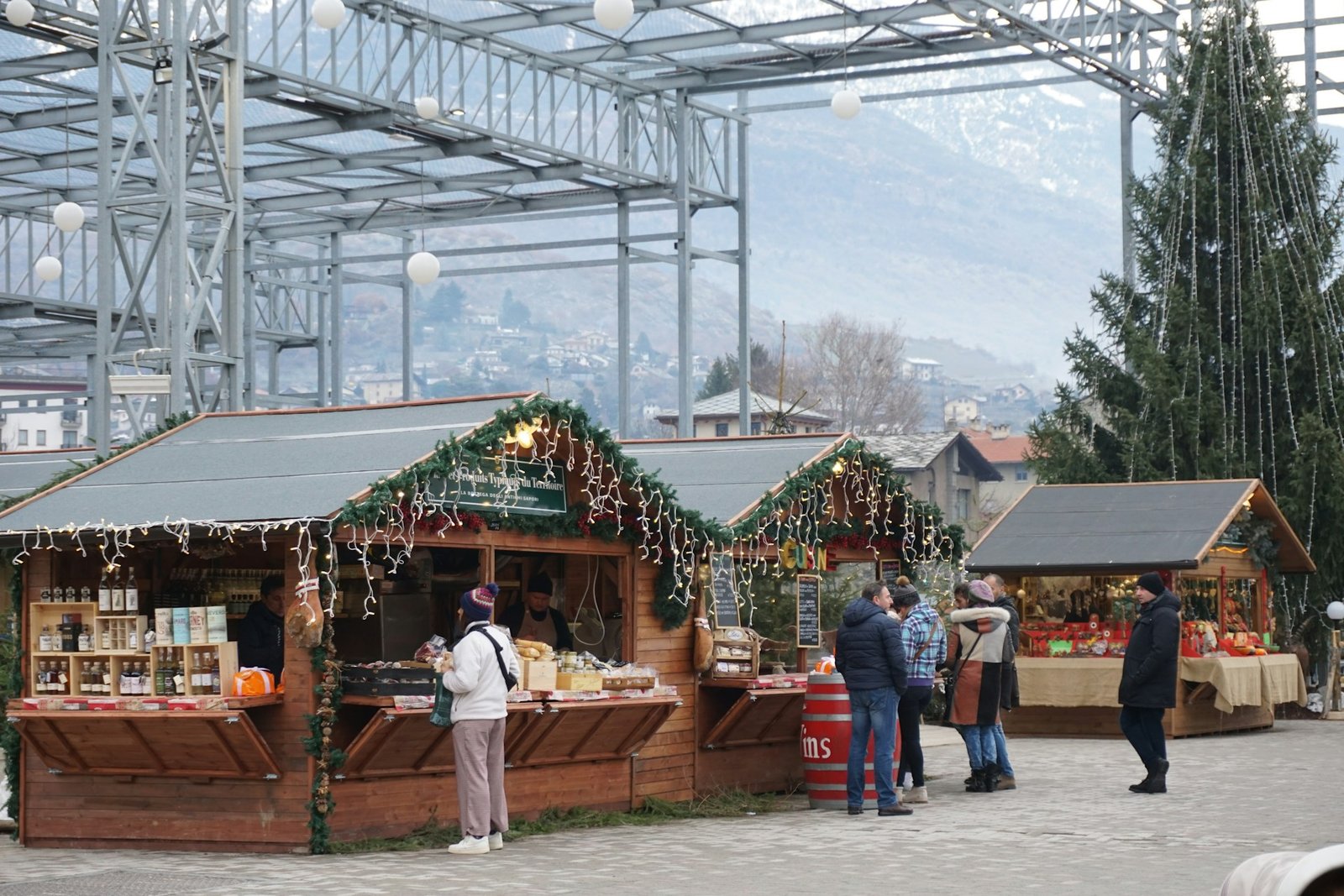 italy_christmas_market-unsplash