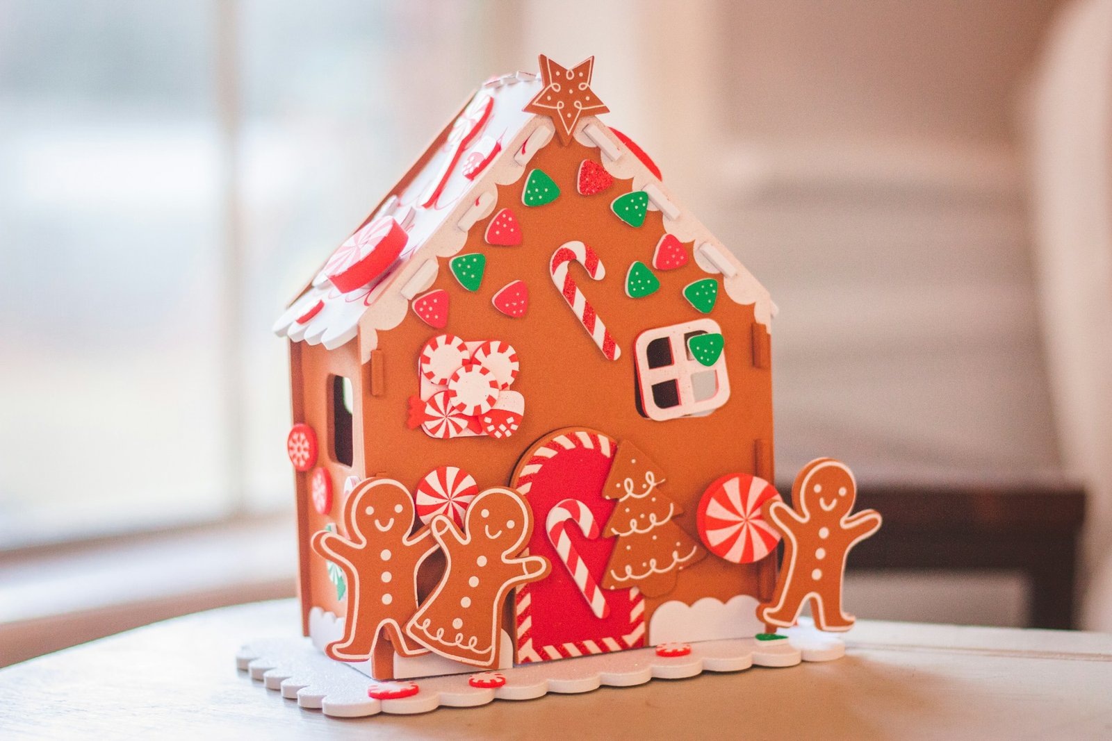 gingerbread_house_1-unsplash