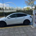 Road Trip με το Tesla Y: Από Θεσσαλονίκη στην Αθήνα με τον Κώστα Μάντζιο και το Fatsabook