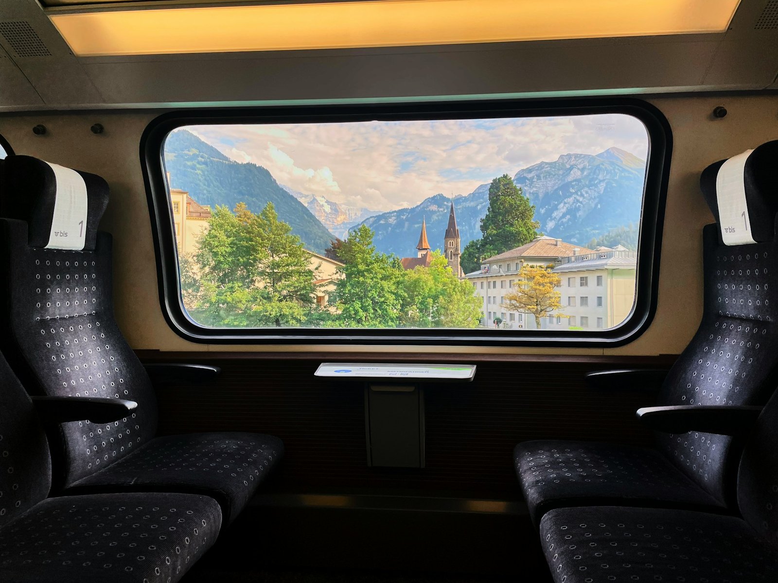train_travel_1-unsplash