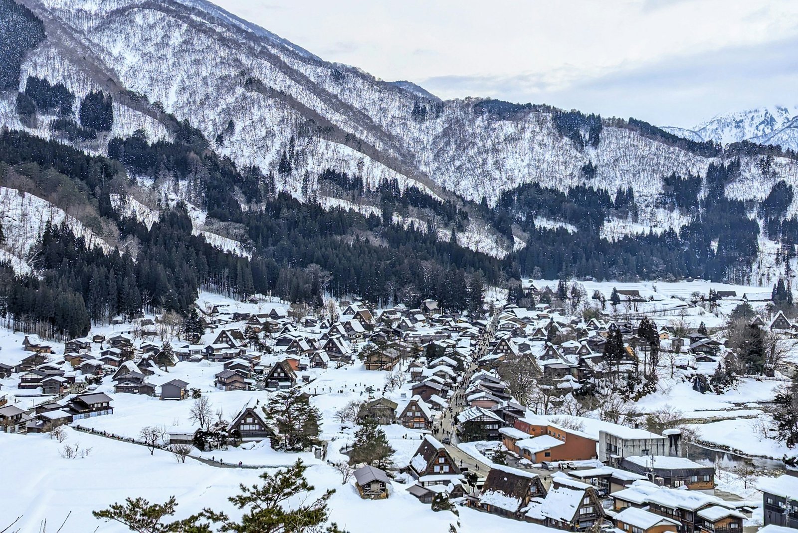 Shirakawa-go_2-unsplash
