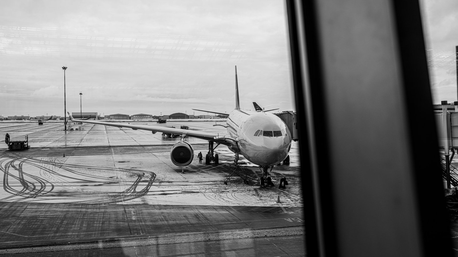 airport_snowstorm_1-unsplash