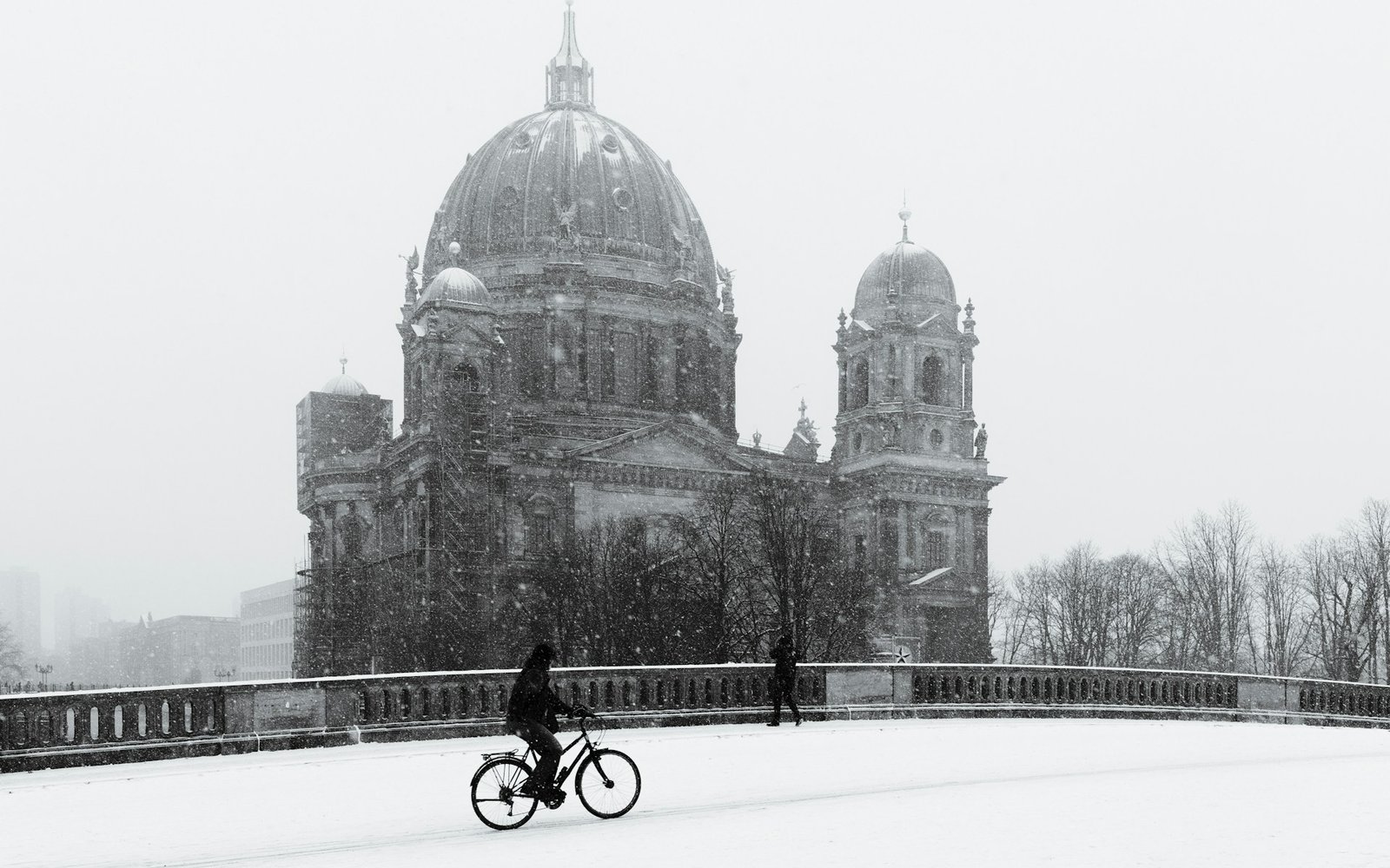 berlin_winter_snowstorm_1-unsplash