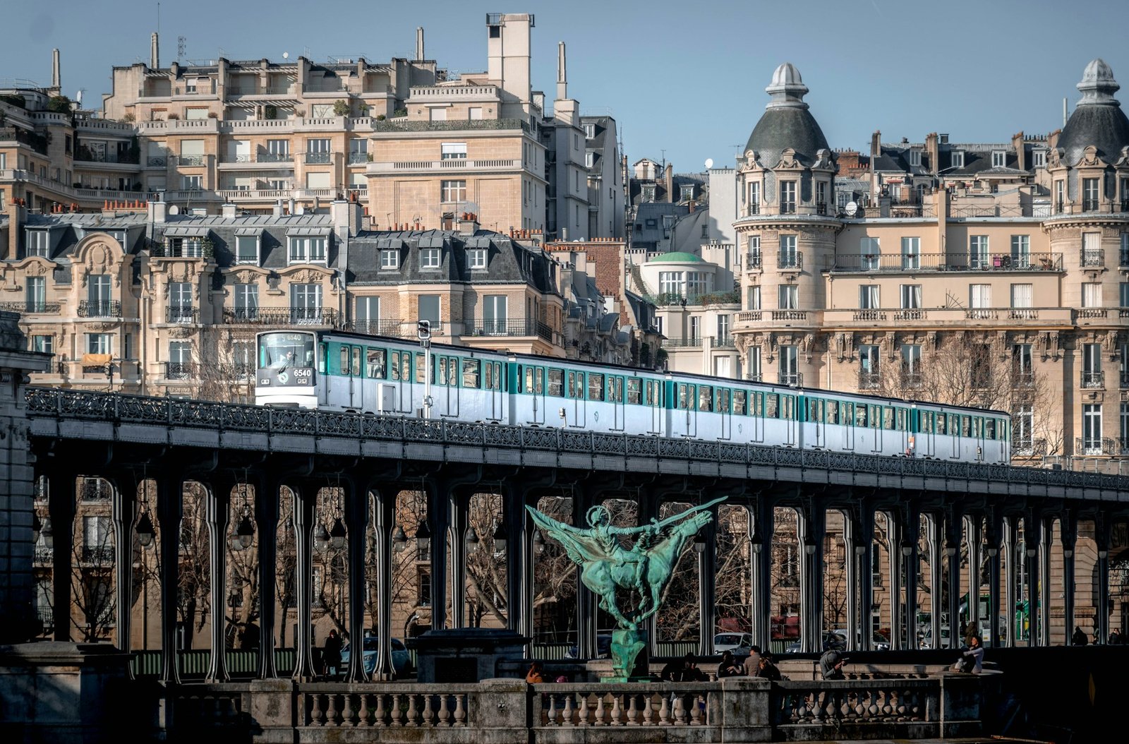 paris_train_1-unsplash