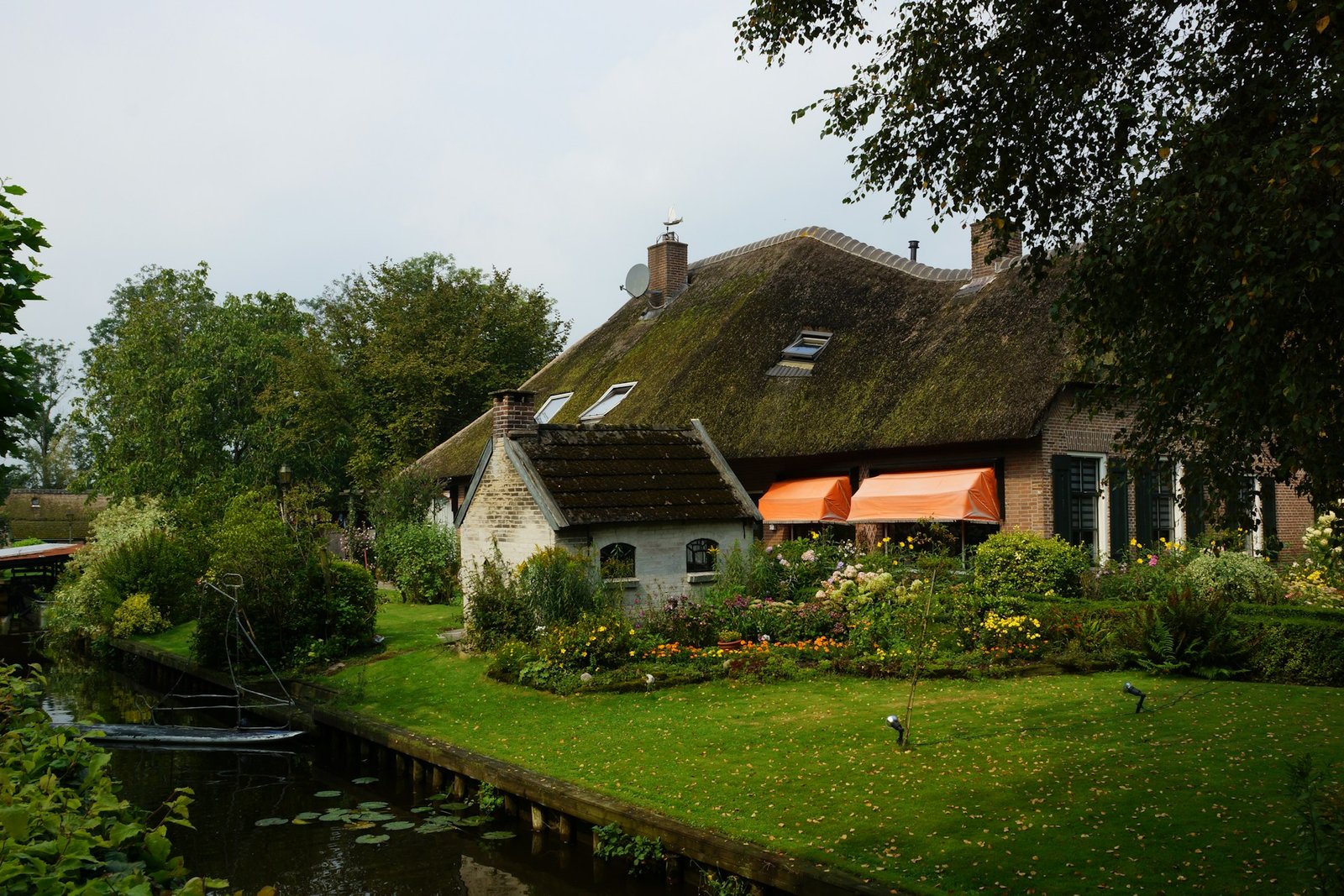 Giethoorn_4-unsplash