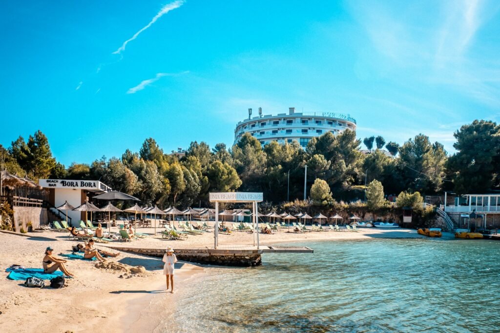 Οι 10 προορισμοί που θα γίνουν η νέα ταξιδιωτική εμμονή του 2027 – Πηγαίνετε τώρα, πριν τους ανακαλύψει όλος ο κόσμος