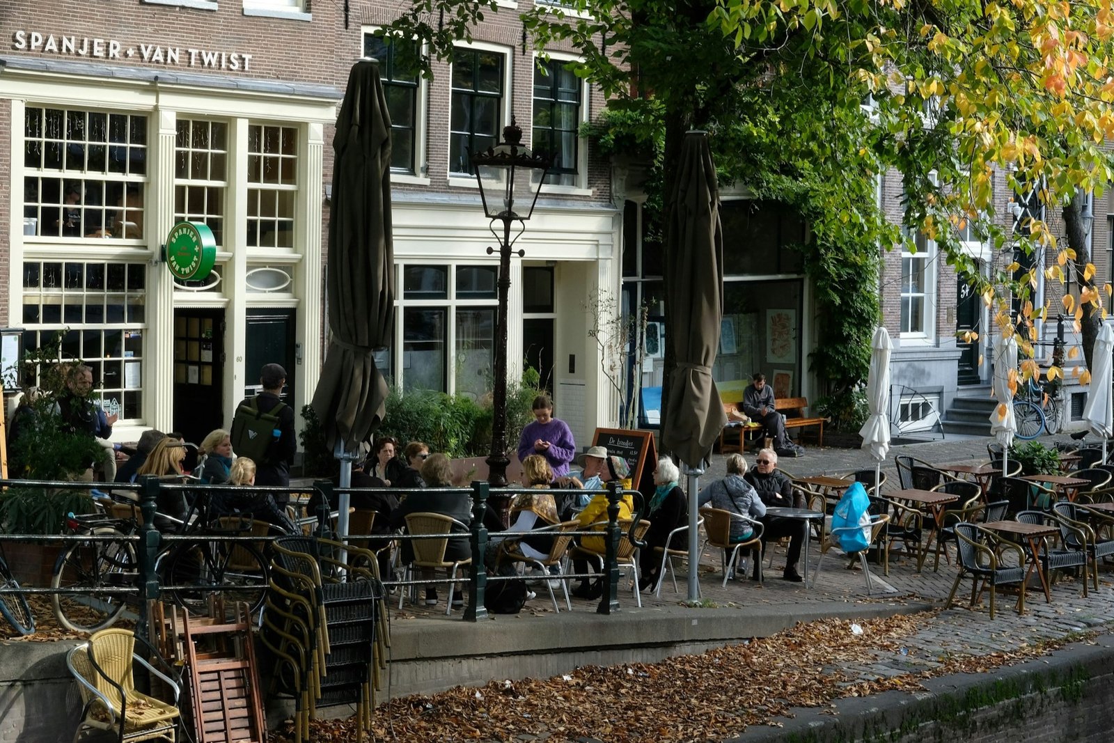 amsterdam-cafe-1-unsplash