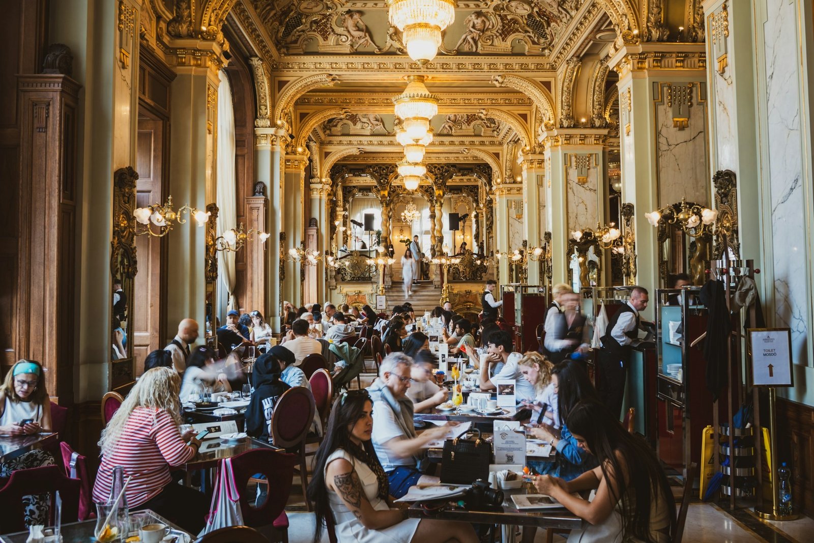 budapest-new-york-cafe-1-unsplash
