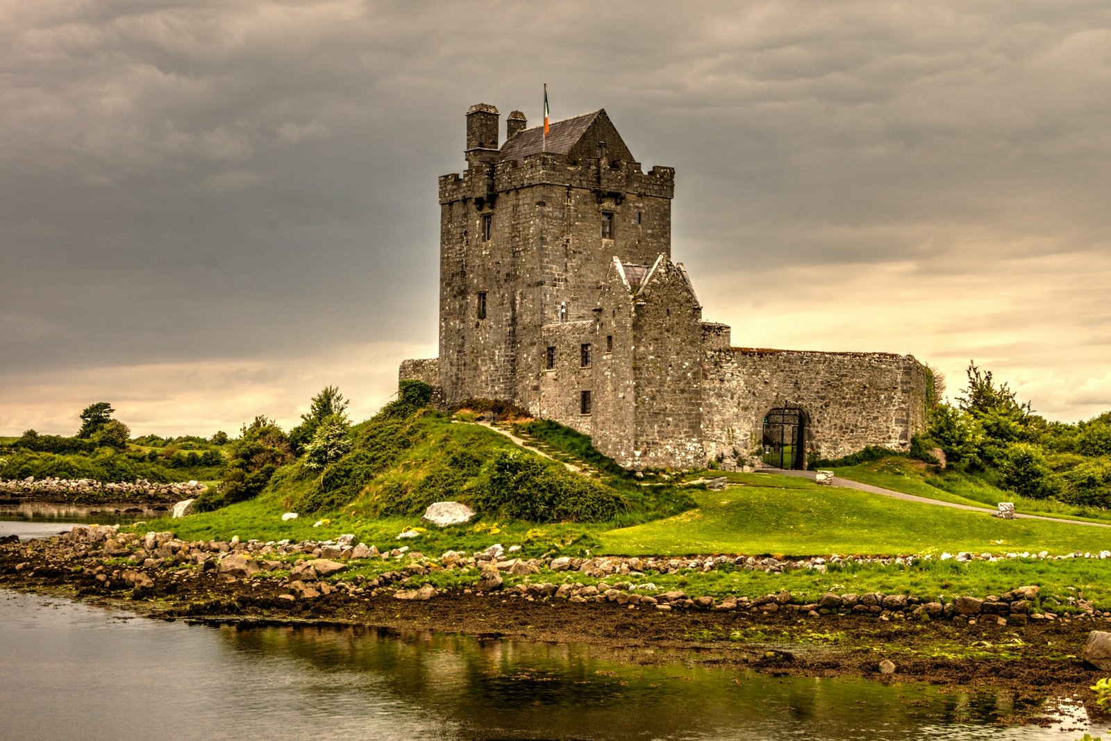 ireland-castle-1-unsplash