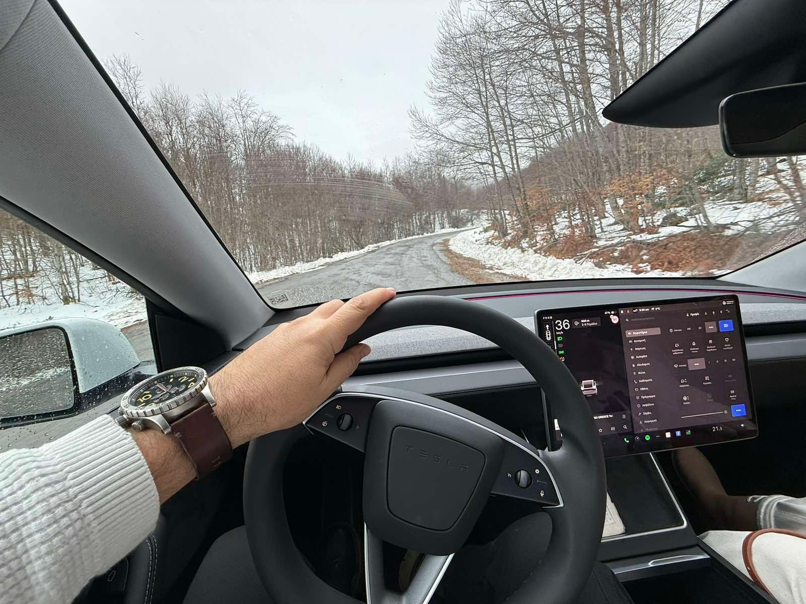 Τρία-Πέντε Πηγάδια: ένα χειμωνιάτικο ταξίδι που… ηλεκτρίζει τις αισθήσεις με το Tesla White