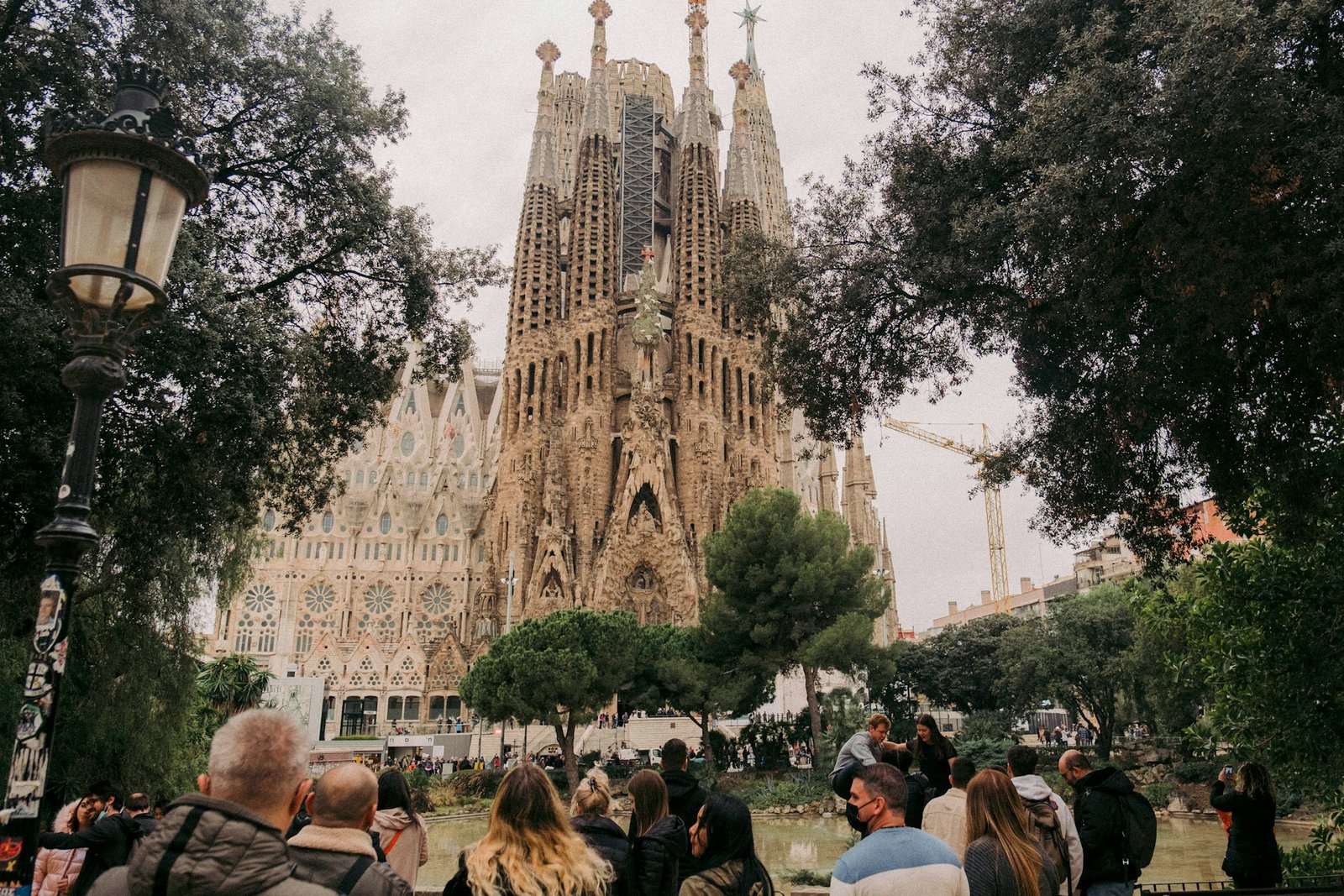 colin-meg-Sagrada Família-barcelona-unsplash