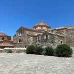 Πάσχα στην Πάρο: από την κατάνυξη της Εκατονταπυλιανής στο απόλυτο live της Νάουσας με τον Νίκο Κουρκούλη