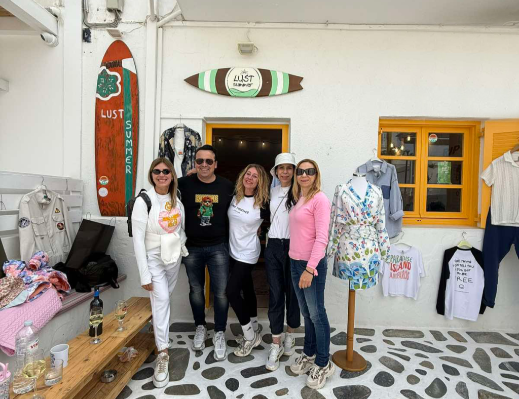 Lust Summer στην Αντίπαρο: εκεί όπου το Πάσχα, το στιλ και η λάμψη του Hollywood γίνονται ένα με το Fatsabook