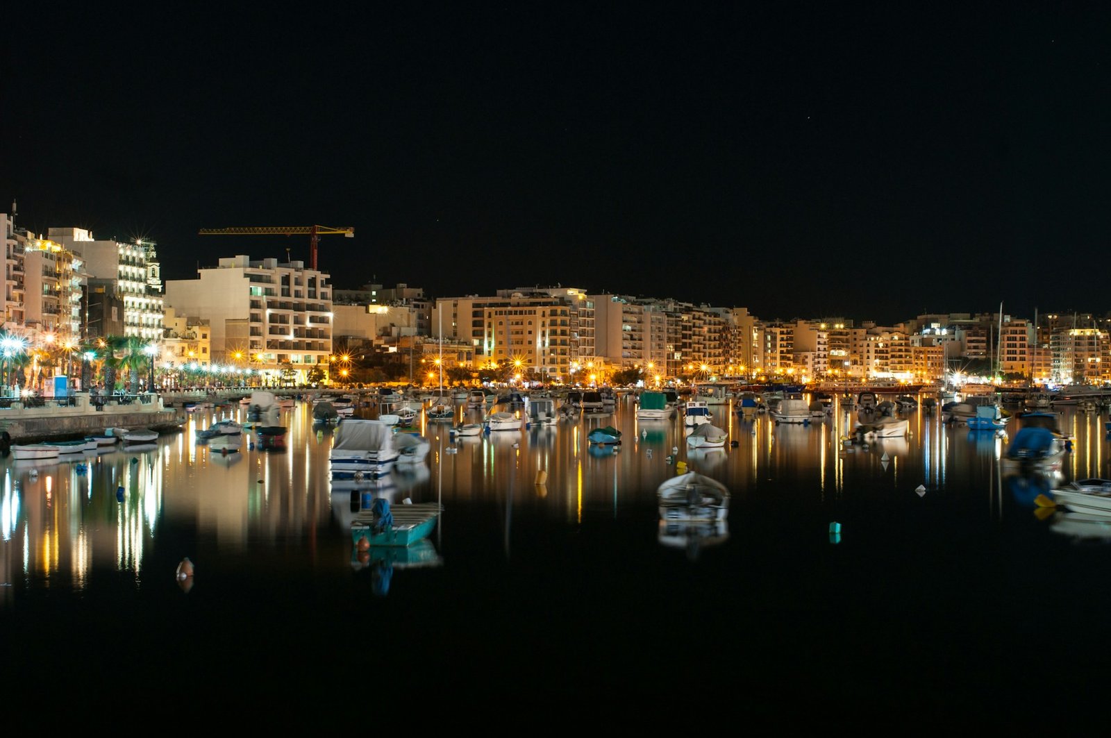 alexander-serzhantov-night-unsplash