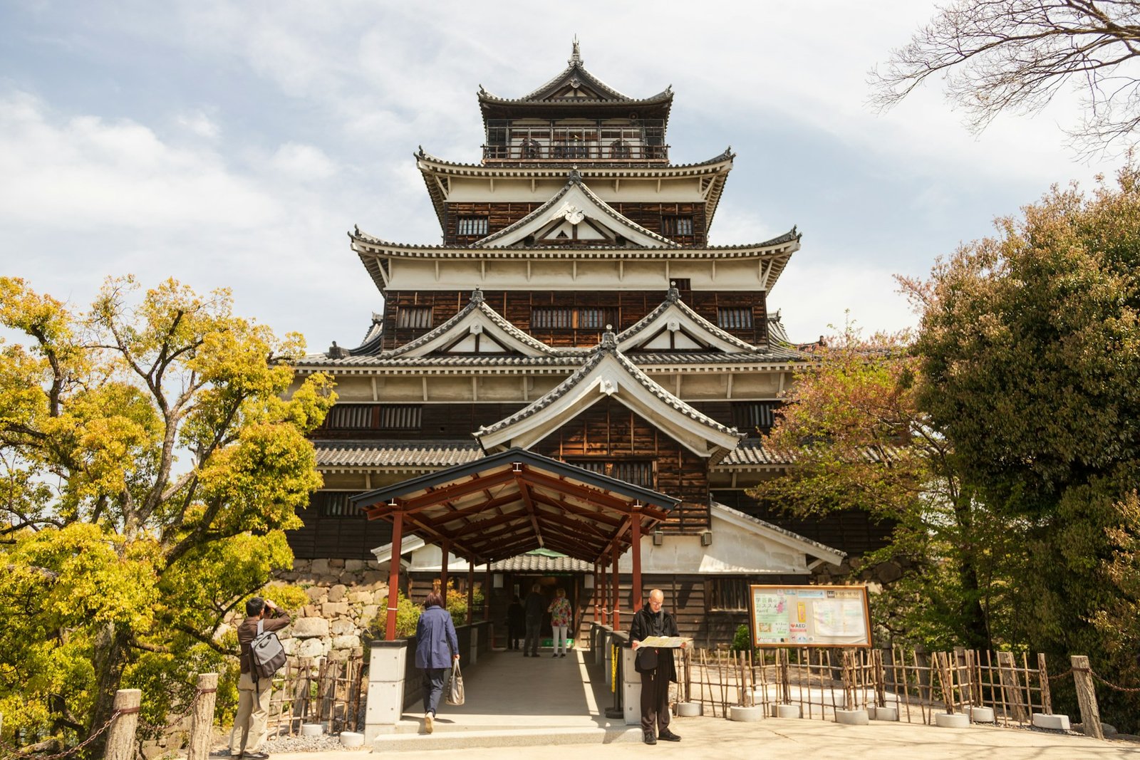 bryant-vu-Hiroshima Castle-unsplash