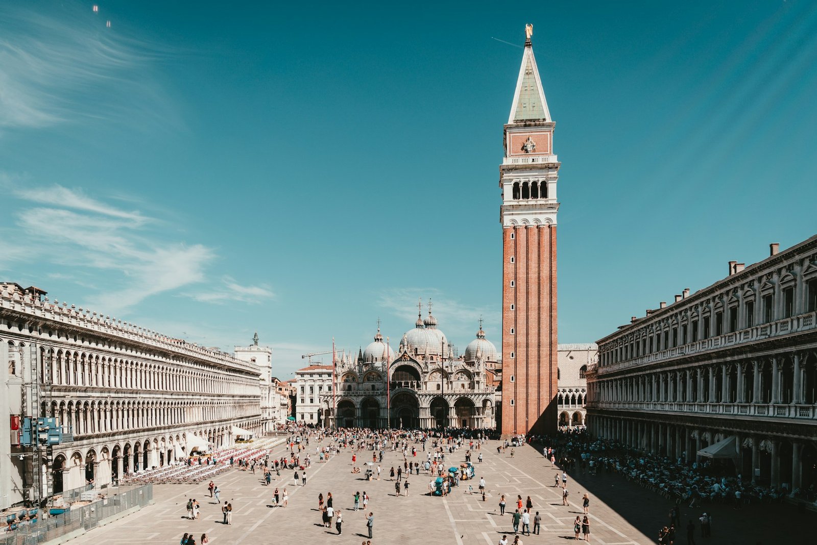 claudio-schwarz-venice-1-unsplash