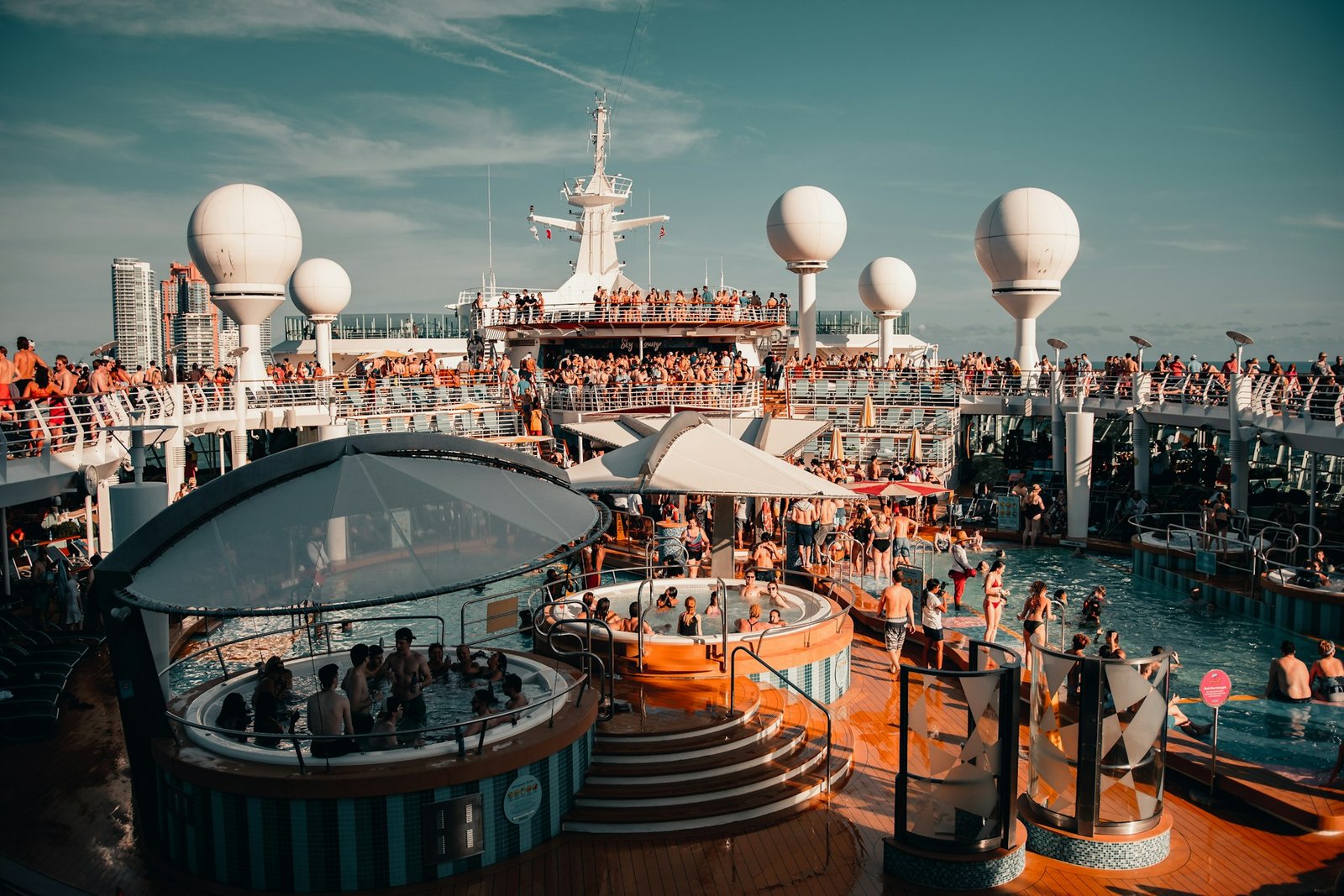 colin-lloyd-JW5j3o_cruise-1-unsplash