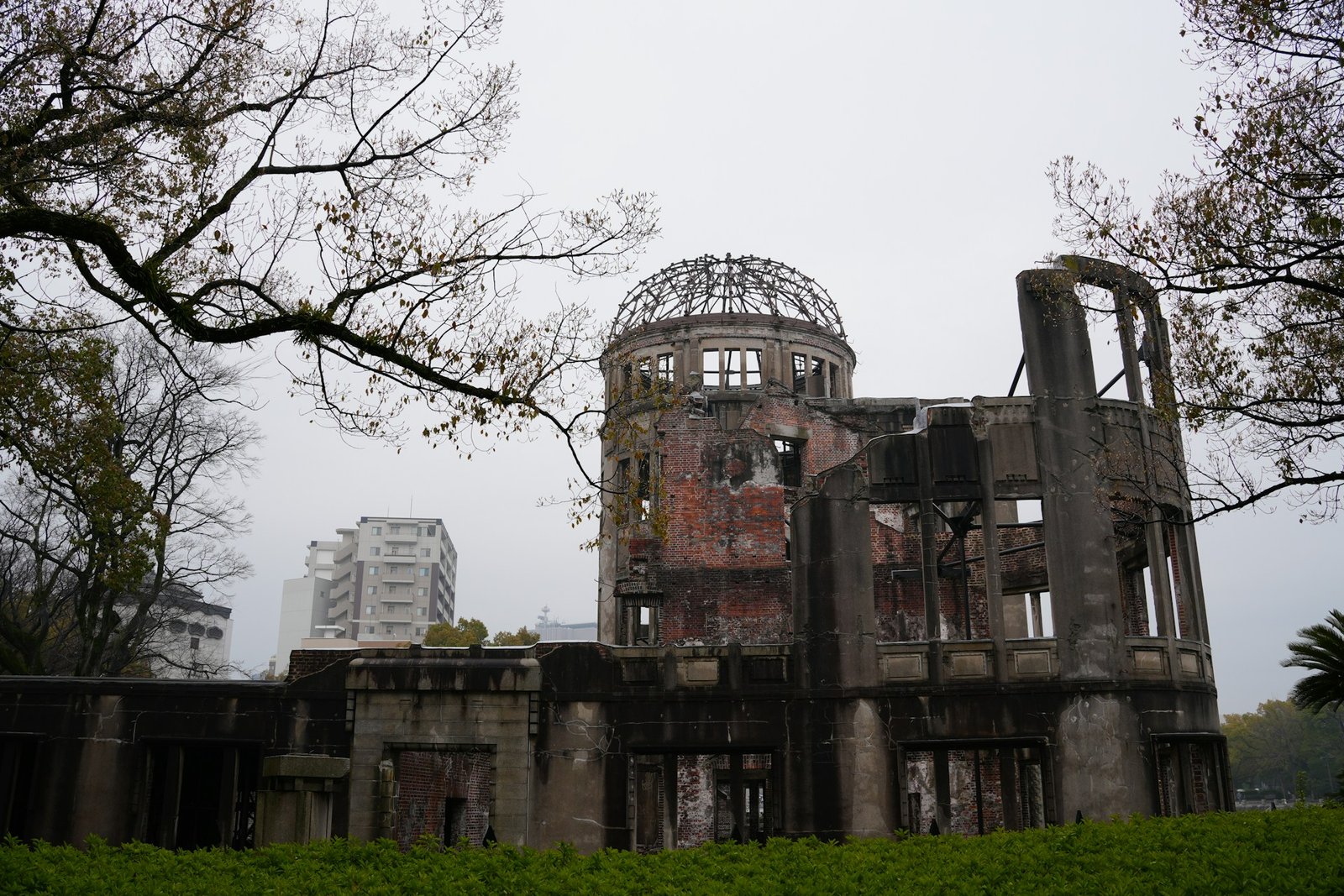 dmitry-romanoff-hiroshima-1-unsplash