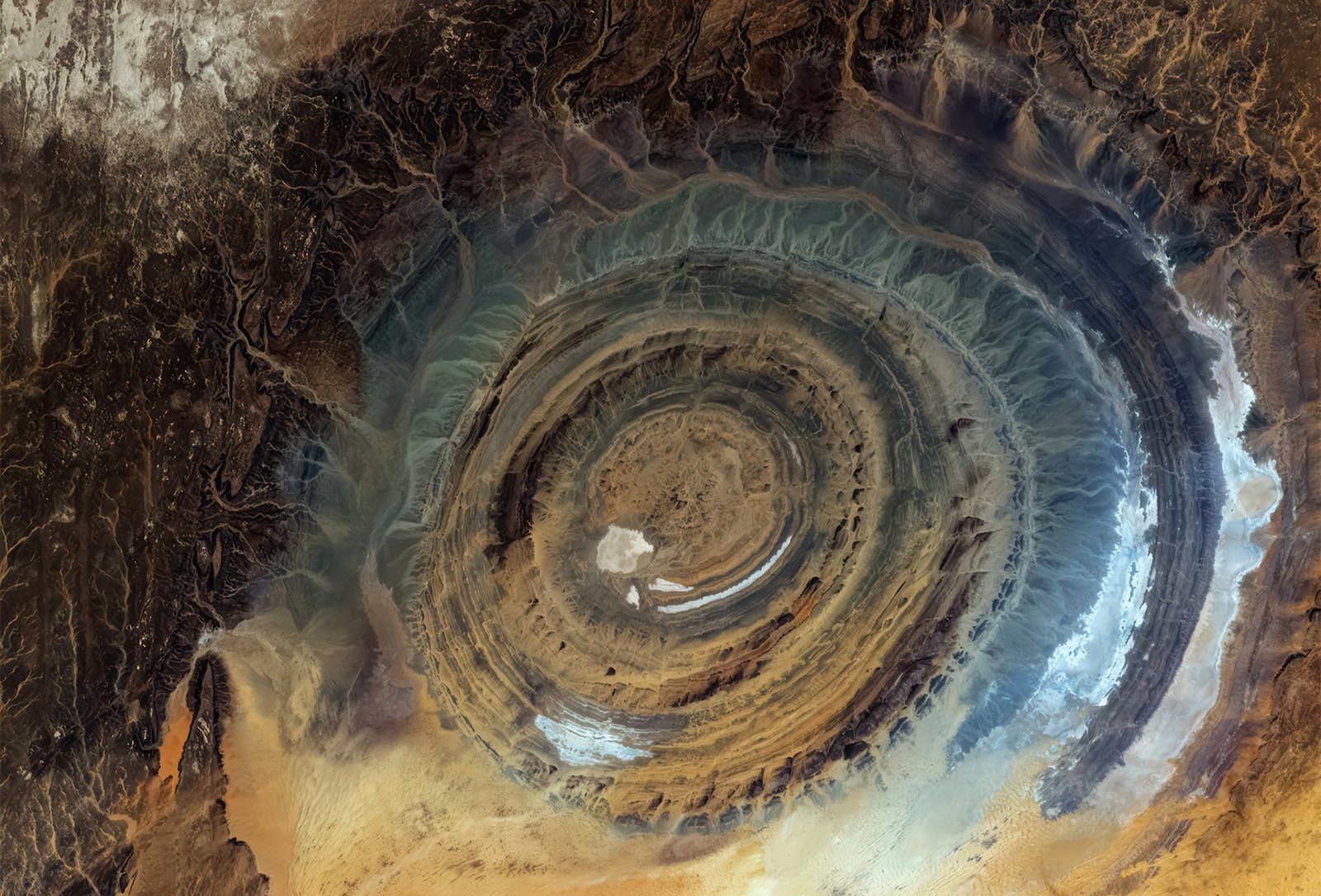 eye-of-sahara-2-unsplash
