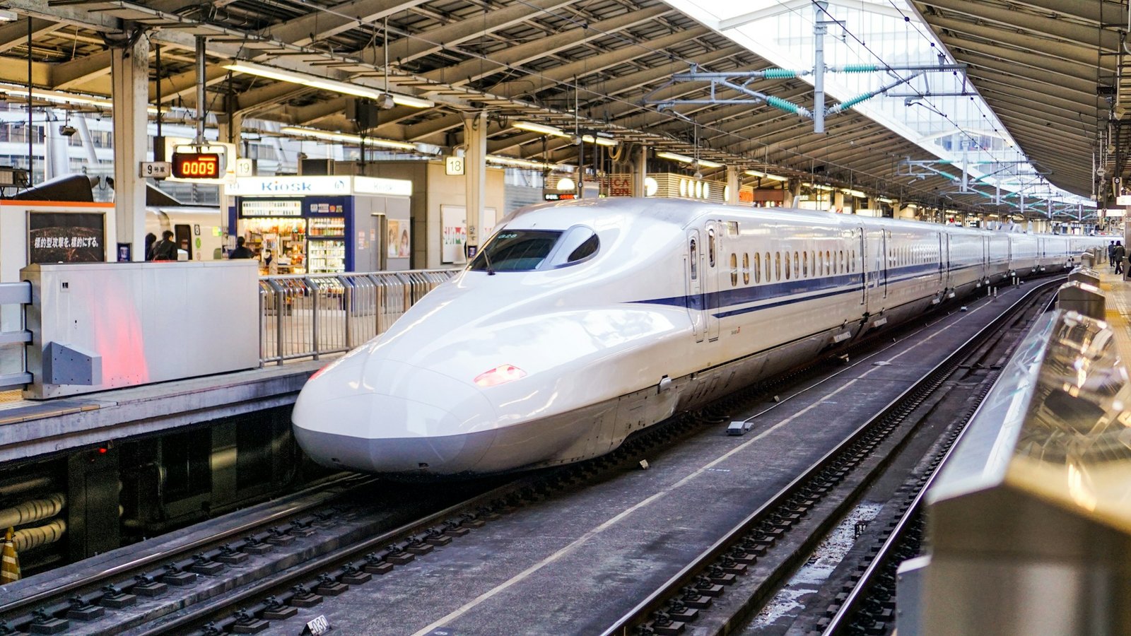 fikri-rasyid-bullet-train-unsplash