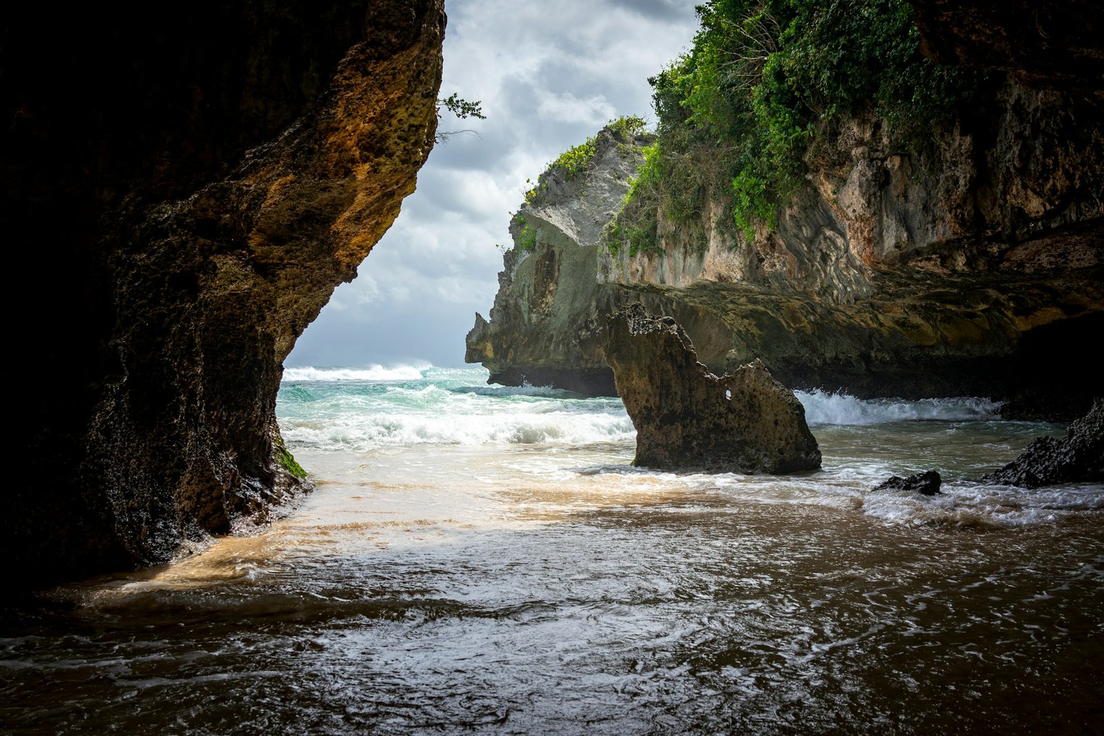 niklas-weiss-Uluwatu unsplash