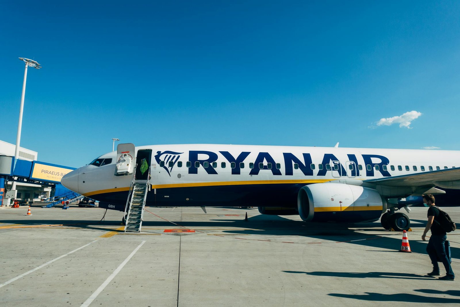 pexels-markus-winkler-ryan-air-out4