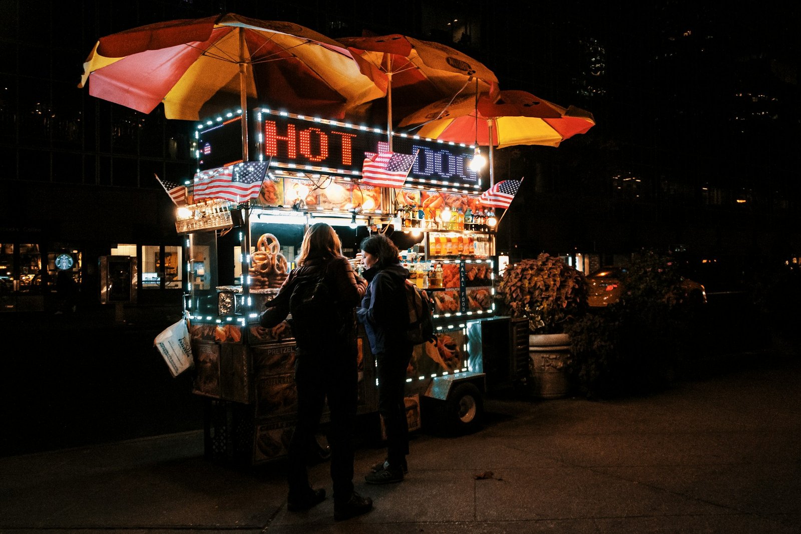 rafael-hoyos-weht-new-york-street-food-unsplash