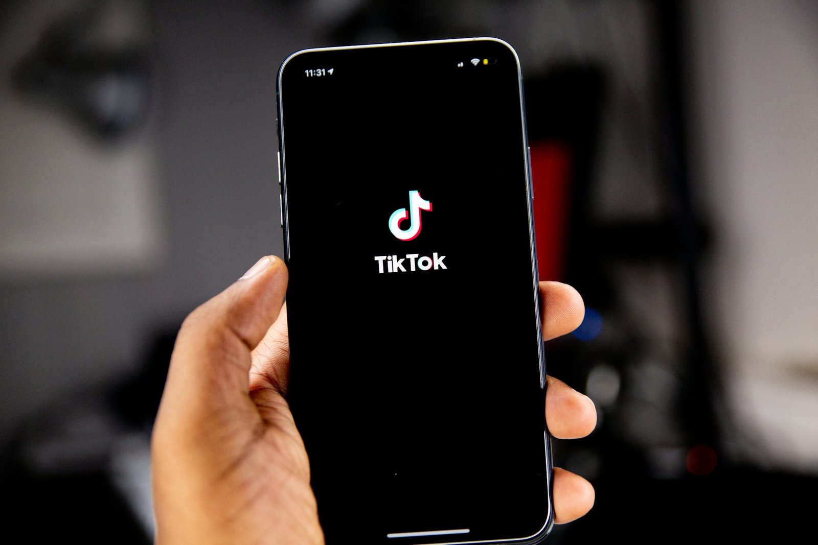 solen-feyissa-tiktok-unsplash