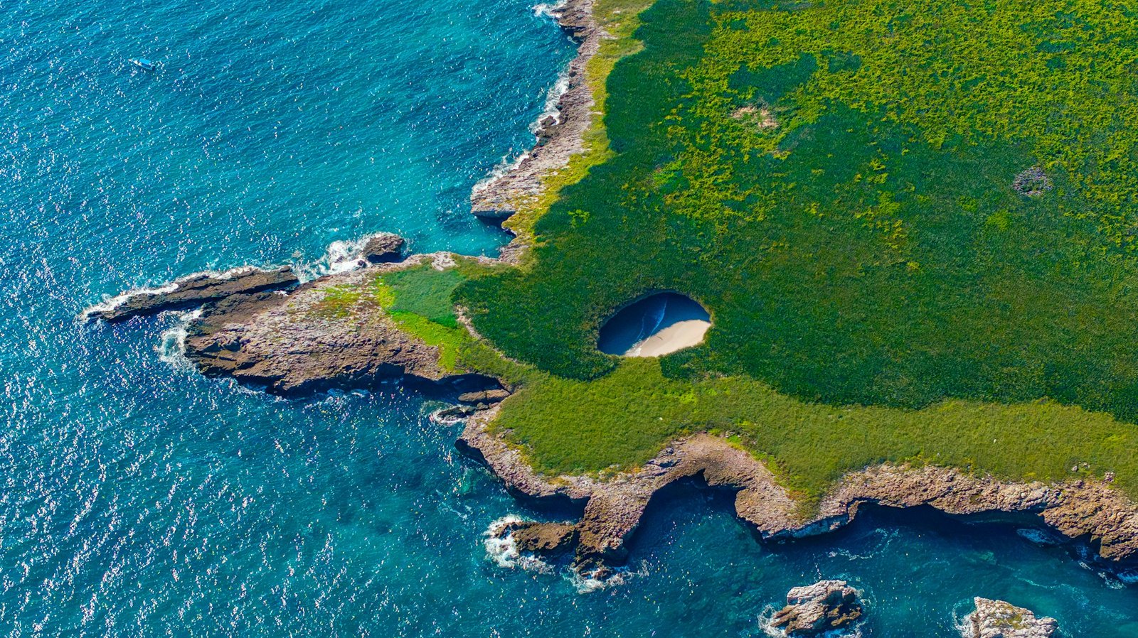 andres-beltran-espinosa-Hidden Beach-mexico-unsplash
