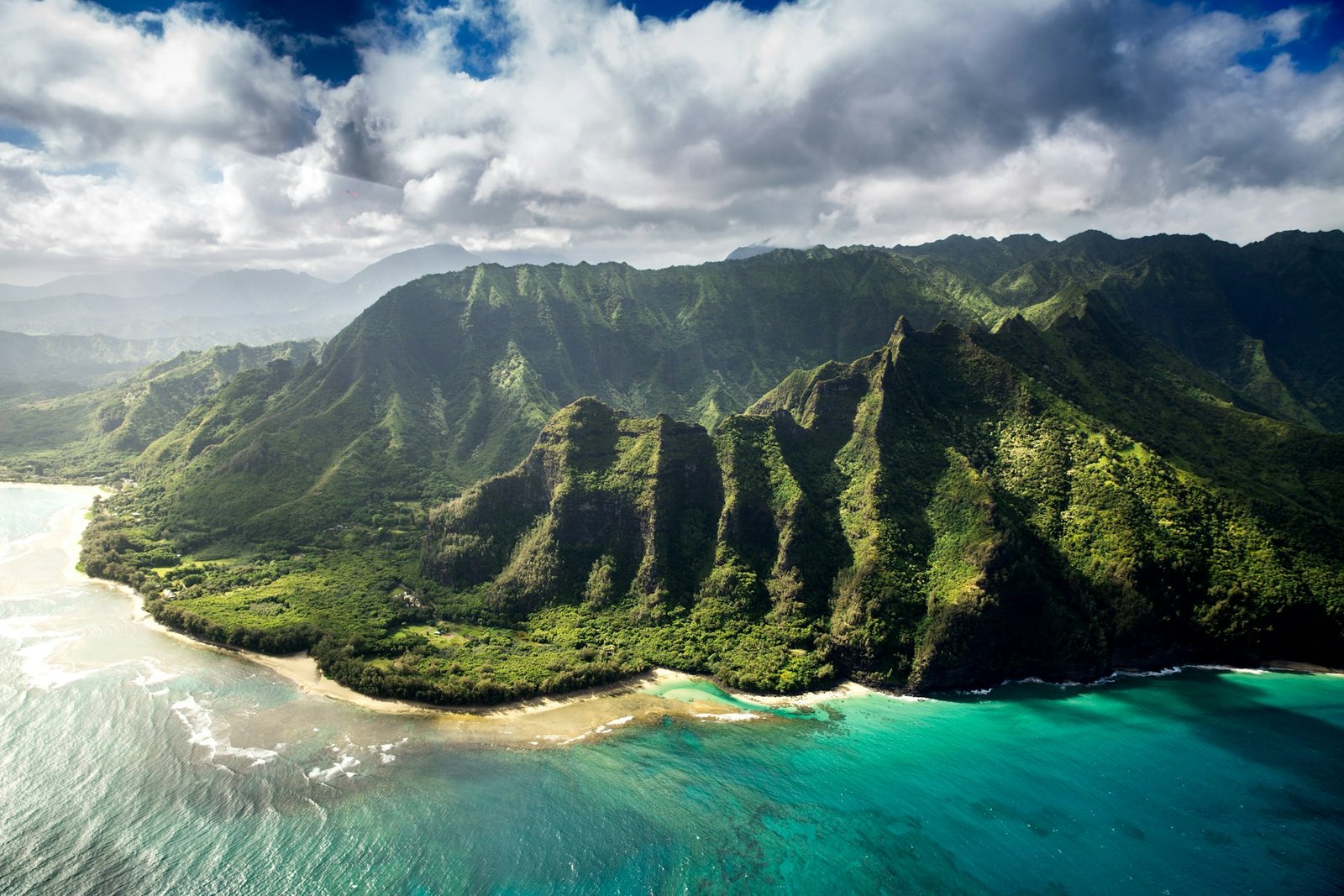 braden-jarvis-hawaii-beachunsplash