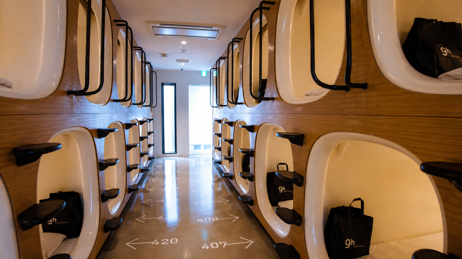 capsule-hotel-japan