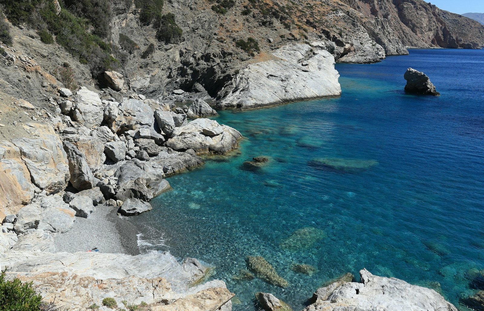 dd-gr-amorgos-beach-unsplash