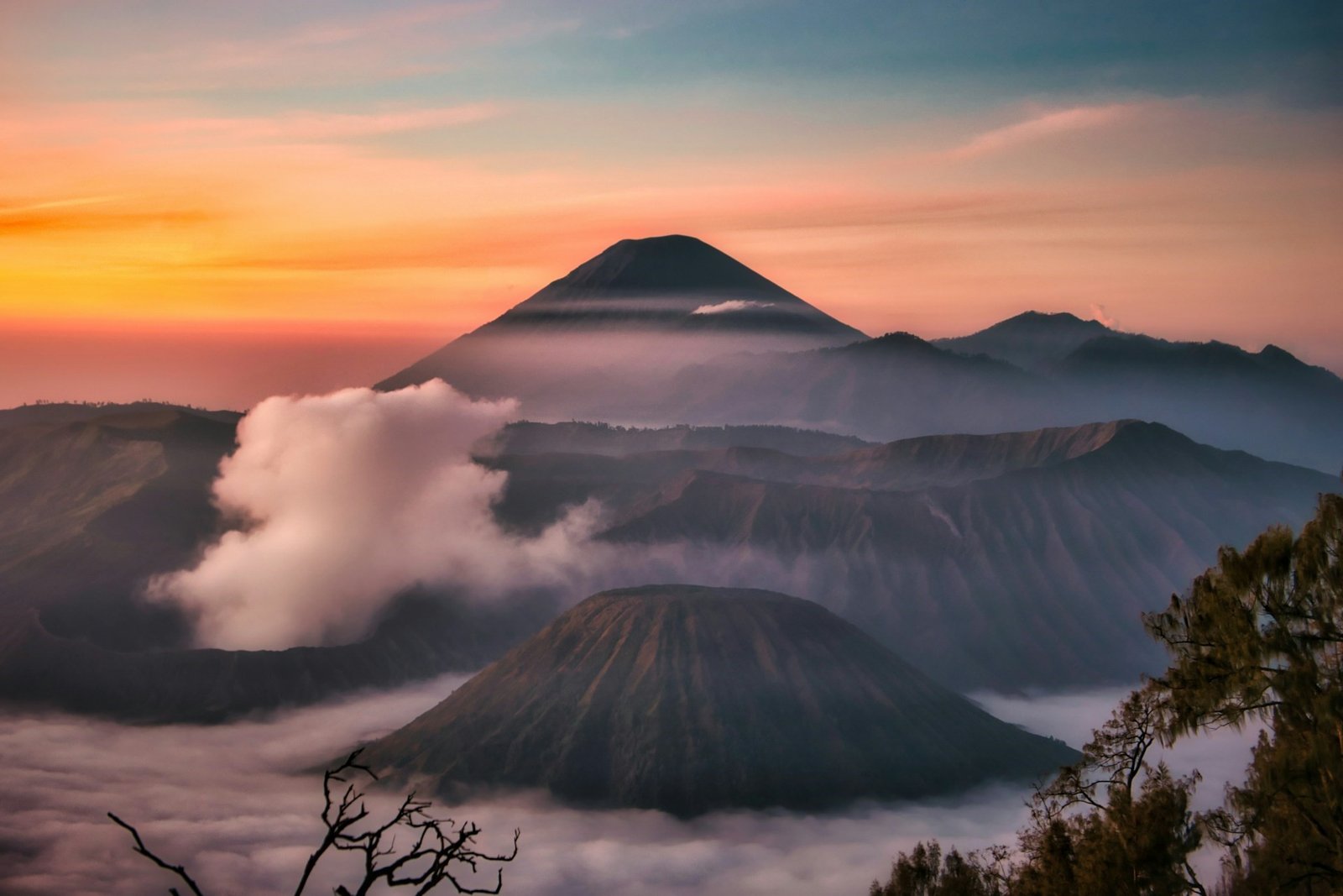 fajruddin-mudzakkir-bromo mountain-unsplash