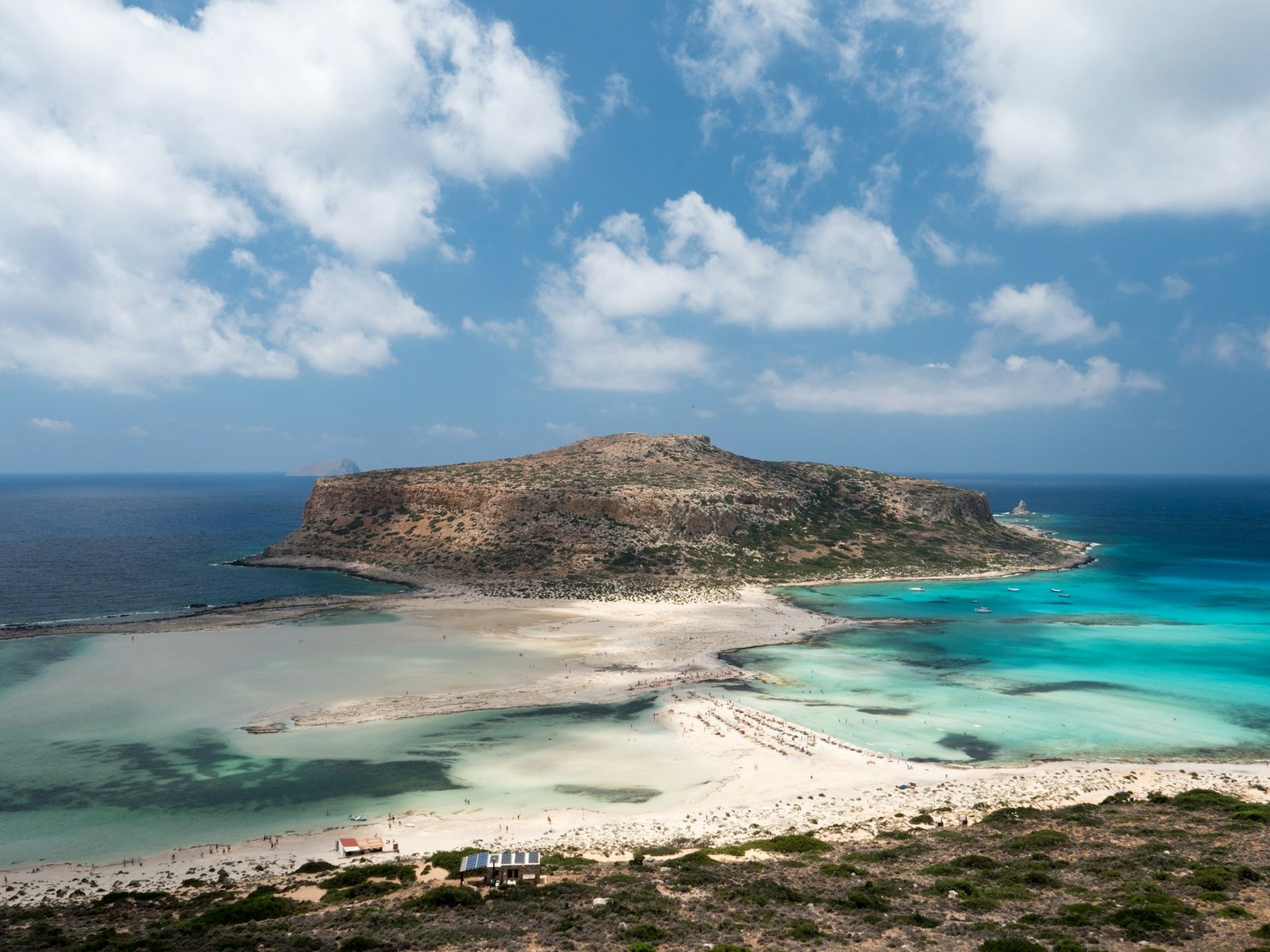 krzysztof-kowalik-balos-1-unsplash