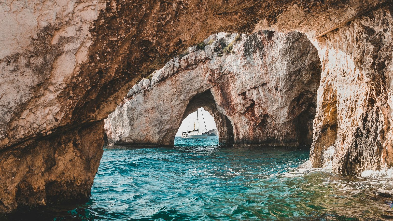 max-van-den-oetelaar-zakynthos-unsplash