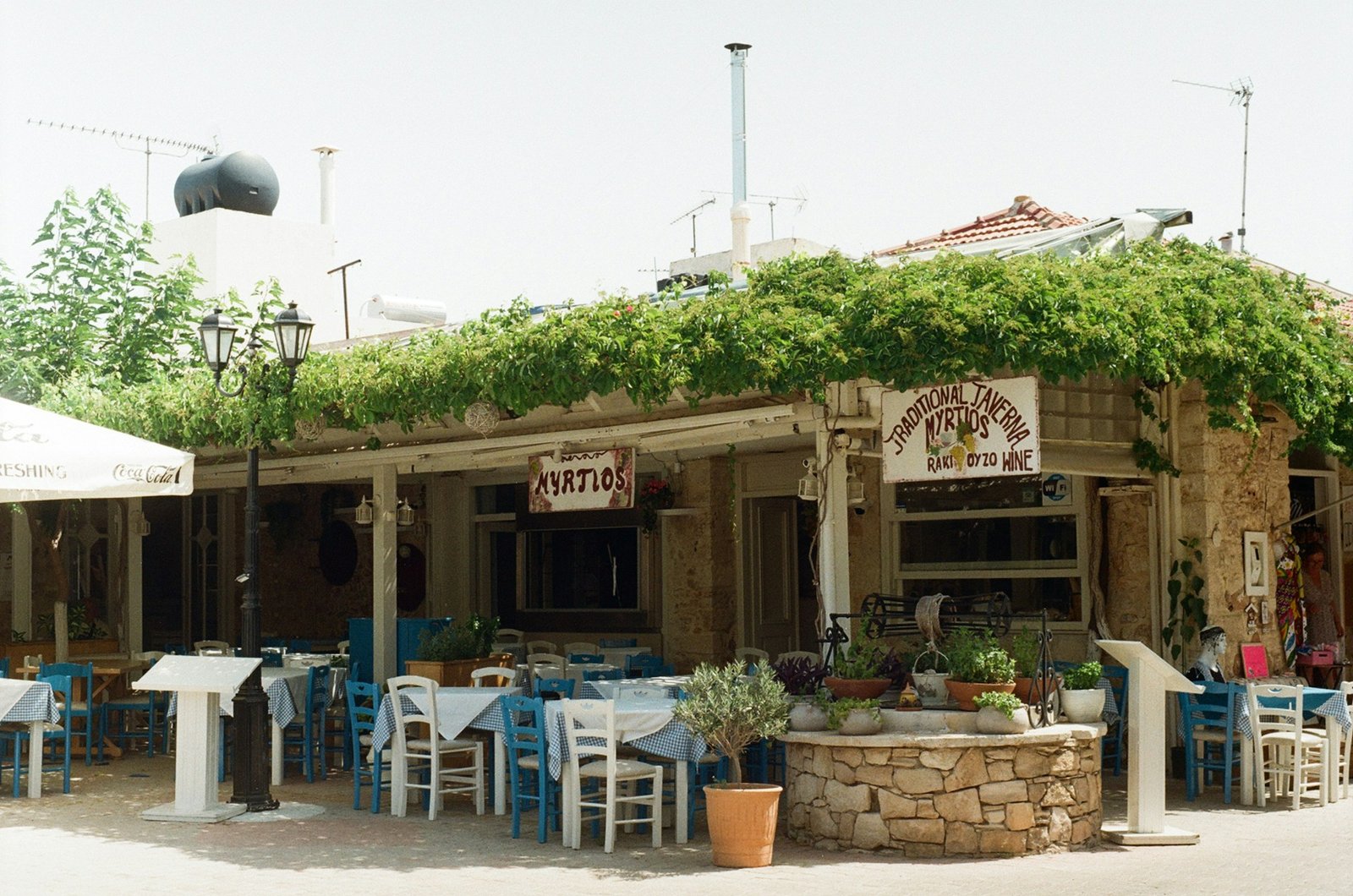 soff-garavano-puw-nqxZf-greek-tavern-2026-unsplash